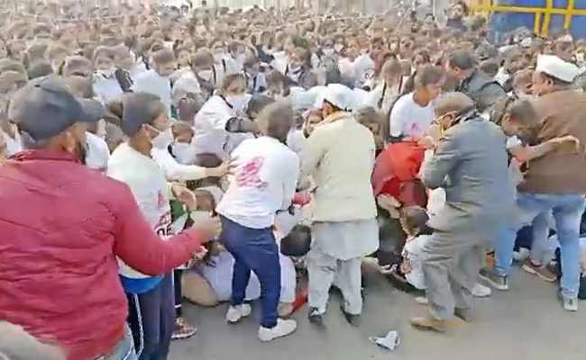 Watch: Stampede-Like Scene At A Congress Marathon In UP, Masks Missing