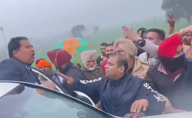 Video: "Modi <i>Zindabad</i>", Says Punjab Minister, Surrounded By BJP Workers