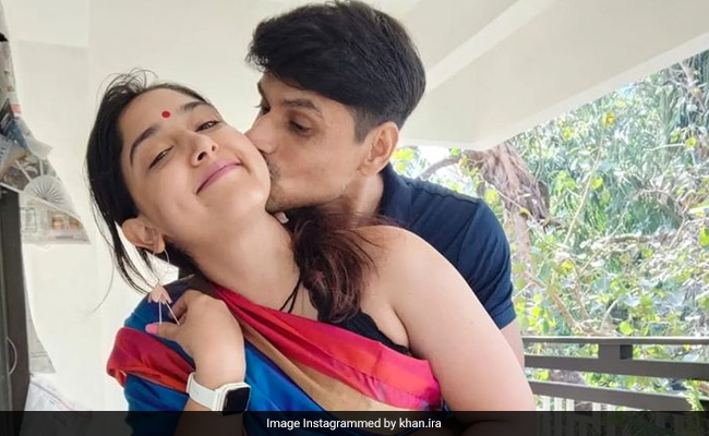 Ira Khan ने पहनी दादी की साड़ी, बॉयफ्रेंड संग खिंचवाई फोटो तो फैन्स बोले- चुपके से शादी कर लो