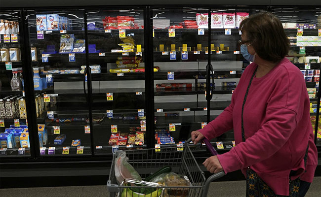 US Retail Sales See Surprise Fall During Holiday Season