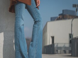 डेनिम जींस की चमक न पड़ जाए फीकी, धुलते समय इस बात का रखें ध्यान डेनिम जींस की चमक न पड़ जाए फीकी, धुलते समय इस बात का रखें ध्यान