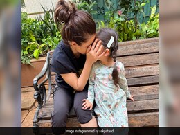 A Glimpse Of The Cutest "Top Secret Meeting," Featuring Soha Ali Khan And Inaaya A Glimpse Of The Cutest "Top Secret Meeting," Featuring Soha Ali Khan And Inaaya