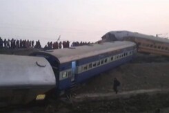 9 Killed, 45 Injured As Express Train Derails In Bengal 9 Killed, 45 Injured As Express Train Derails In Bengal