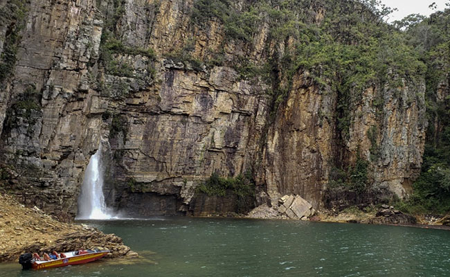 Video: Cliff Breaks Off, Falls On Boat In Brazil Lake, 10 Killed