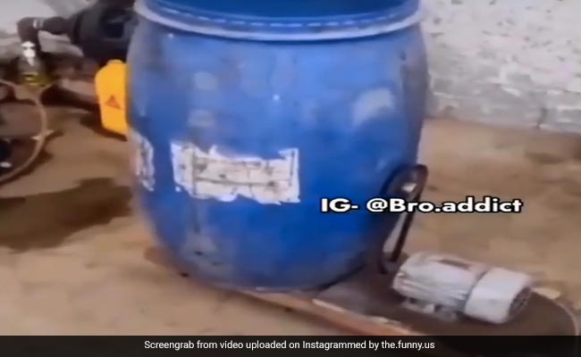 शख्स ने किया गजब जुगाड़, ड्रम से ही बना ली Washing Machine, लोग बोले- इसके सामने इंजीनियर भी फेल - देखें Video