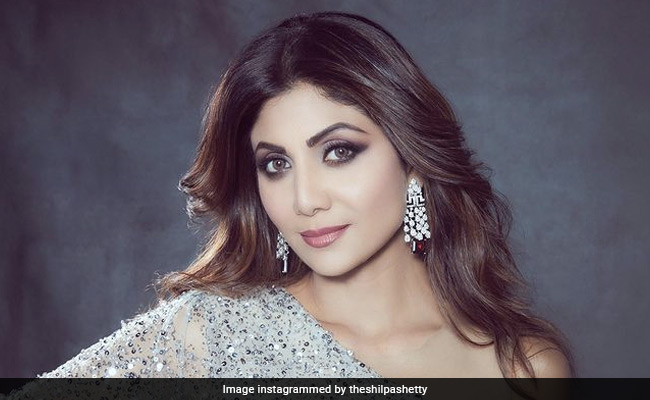 शिल्पा शेट्टी ने साल 2022 के पहले सोमवार की यूं की शुरुआत, फैन्स बोले- यह डांस है या योग