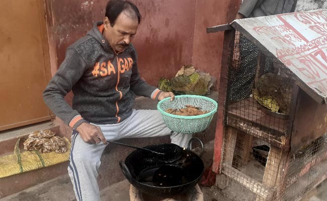 "Inspired By Mamata Banerjee": Bengal BJP MLA Joins Fast Food Stall