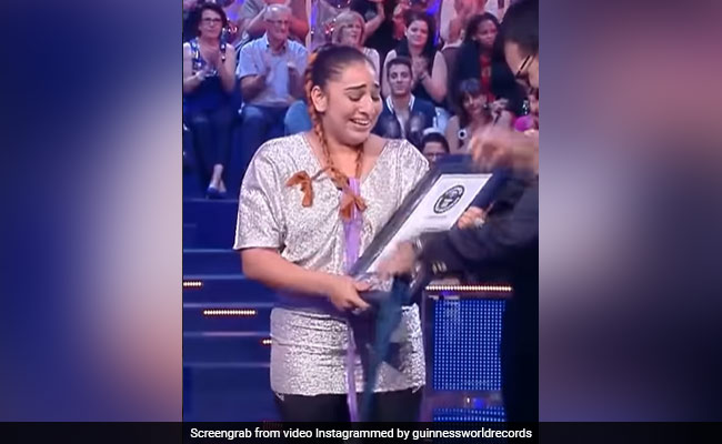 इस भारतीय महिला ने अपने बालों से 12,000 किलो की डबल डेकर बस खींचकर इतिहास रच दिया