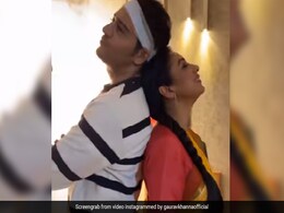 अनुपमा की साड़ी का आंचल लहराते दिखे अनुज, रोमांटिक अंदाज देख फैंस बोले- इसी का तो इंतजार था अनुपमा की साड़ी का आंचल लहराते दिखे अनुज, रोमांटिक अंदाज देख फैंस बोले- इसी का तो इंतजार था