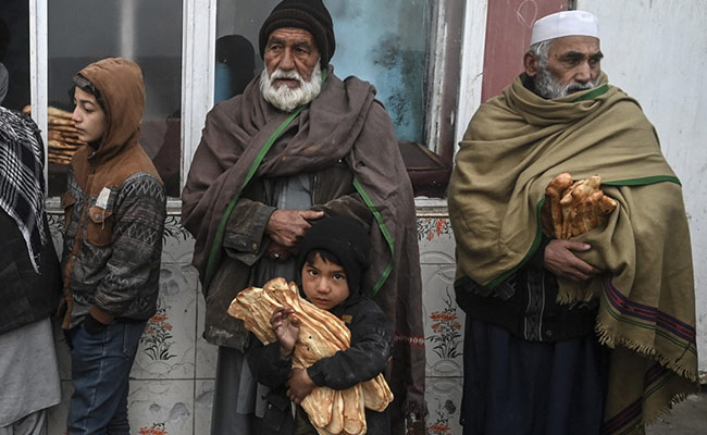 Desperate Afghans Queue For Free Bread As Poverty Crisis Deepens