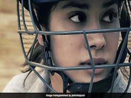 Janhvi Kapoor ने पहन लिया है हेलमेट और कस लिए हैं पैड, 'मिस्टर ऐंड मिसेज माही' के क्रिकेट कैंप से शेयर की फोटो Janhvi Kapoor ने पहन लिया है हेलमेट और कस लिए हैं पैड, 'मिस्टर ऐंड मिसेज माही' के क्रिकेट कैंप से शेयर की फोटो