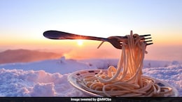 Spaghetti Freezes Mid-Air Due To Sub-Zero Temperatures, Twitter Reacts