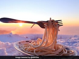 Spaghetti Freezes Mid-Air Due To Sub-Zero Temperatures, Twitter Reacts