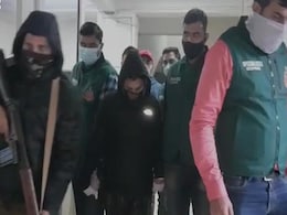 दिल्ली : नकली करेंसी के अंतरराष्ट्रीय सिंडीकेट का भंडाफोड़, बिहार का एक शख्स गिरफ्तार दिल्ली : नकली करेंसी के अंतरराष्ट्रीय सिंडीकेट का भंडाफोड़, बिहार का एक शख्स गिरफ्तार