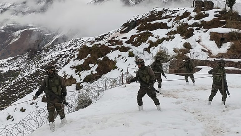 LoC पर सर्दियों पर चौकसी तेज, कश्मीर के&nbsp;ऊंचे पहाड़ी इलाके में सेना पहले से ज्यादा अलर्ट