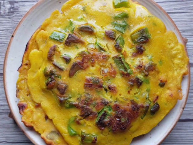 Achaari Atta Cheela Recipe | How To Make Achaari Atta Cheela