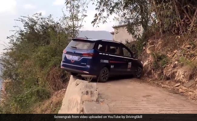 Fact-Check: Viral Video Shows Driver Making Dangerous U-Turn On Cliff Edge. But...