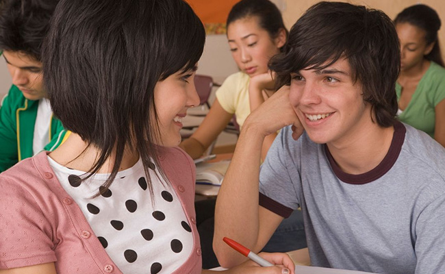 Viral News: अपनी क्लासमेट को इम्प्रेस करने के लिए इस लड़के ने सीखी फ्रेंच, मगर वो जर्मन थी