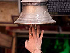 मंदिर में पूजा के समय क्यों बजाई जाती है घंटी, जानिए इसका धार्मिक महत्व