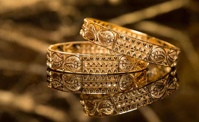 Gold Price Today: सोना 52,000 रुपये के करीब, चांदी में जबरदस्त तेजी; चेक कर लें लेटेस्ट बुलियन रेट