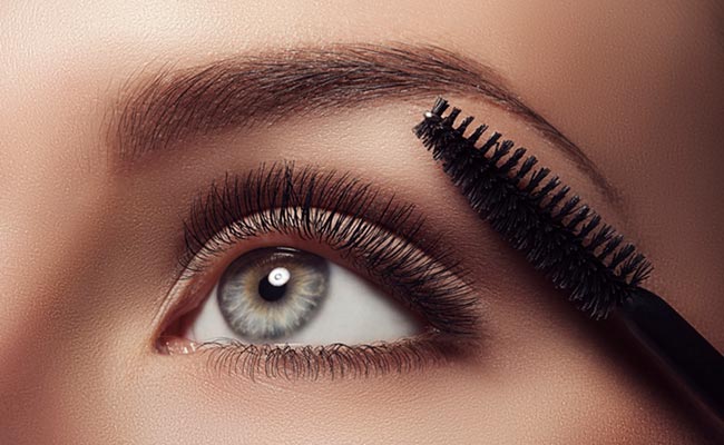 Add A Dramatic Edge To Your Makeup Look With These Amazing Mascaras