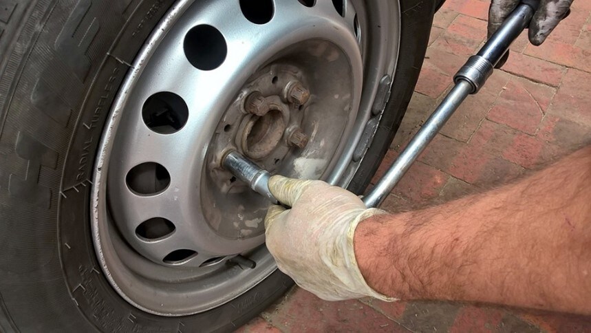 How to Rotate Your Car Tyres