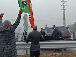 PM की सुरक्षा में चूक का VIDEO: PM की कार के बेहद नज़दीक पहुंच गया था BJP का झंडा लिए ग्रुप PM की सुरक्षा में चूक का VIDEO: PM की कार के बेहद नज़दीक पहुंच गया था BJP का झंडा लिए ग्रुप