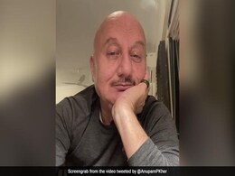 जैसे ही अनुमप खेर ने कहा- मां की साड़ी का पल्लू की बात ही निराली थी, वीडियो देख रो पड़े लोग जैसे ही अनुमप खेर ने कहा- मां की साड़ी का पल्लू की बात ही निराली थी, वीडियो देख रो पड़े लोग