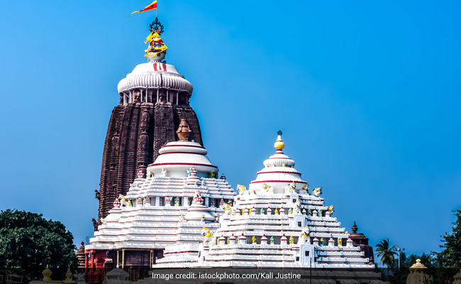 एक ऐसा मंदिर जिसके ऊपर से विमान तो दूर पक्षी भी नहीं उड़ते, जानिए इस अद्भुत मंदिर का रहस्य