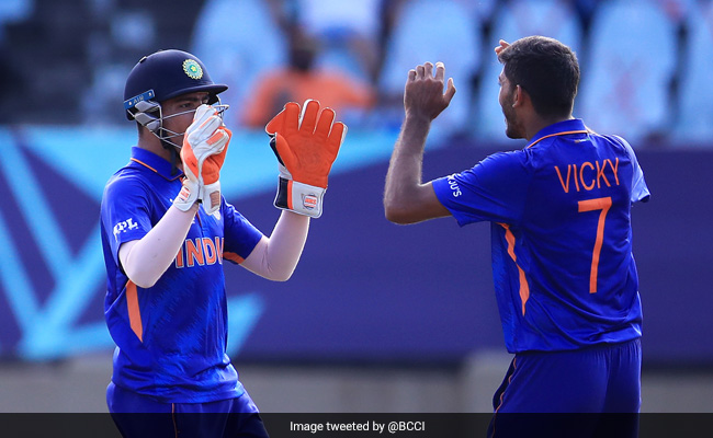 अभ्यास के लिए लोनावाला से ‘लोकल ट्रेन’ से सफर करने वाले भारतीय खिलाड़ी ने U19 World Cup में मचाया धमाल