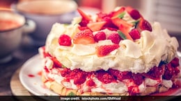 Shruti And Akshara Haasan Bake Pavlova At Home; And We Can't Help But Drool