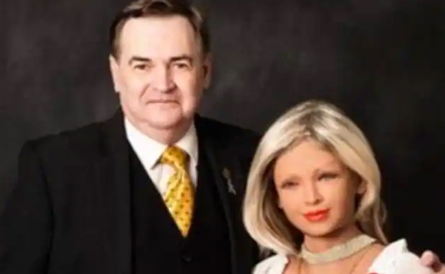 Ajab Gajab News: इस शख्स को रोबोट से हुआ प्यार, अब जल्द करेगा उससे शादी