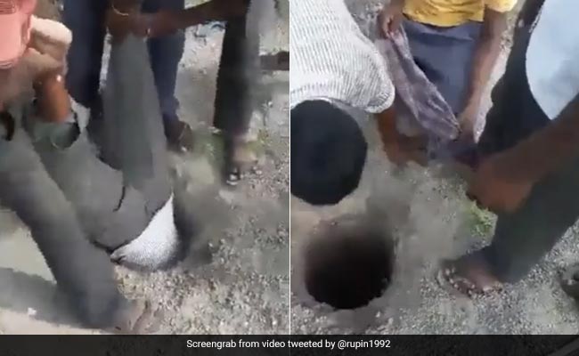 जान जोखिम में डाल शख्स ने बचाई बकरी के बच्चे की जान, वीडियो देख हर करने लगा तारीफ