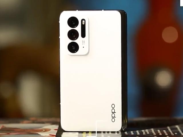 Oppo Find N Hands-On & Review of the Moto G51