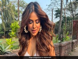 Nia Sharma हैं बोल्ड आउटफिट्स के मामले में सबसे आगे, इस पिंक लहंगे से उड़ाए सबके होश Nia Sharma हैं बोल्ड आउटफिट्स के मामले में सबसे आगे, इस पिंक लहंगे से उड़ाए सबके होश