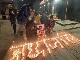 बनारस में दीये जलाकर वरिष्ठ पत्रकार कमाल खान को दी गई श्रद्धांजलि बनारस में दीये जलाकर वरिष्ठ पत्रकार कमाल खान को दी गई श्रद्धांजलि