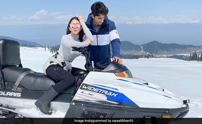 सारा अली खान के भाई इब्राहिम ने दे दिया उन्हें धक्का, गिरने के बाद एक्ट्रेस ने लगाई जमकर क्लास, देखें ये Video