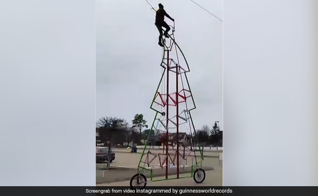 दुनिया की सबसे ऊंची साइकिल बनाकर शख्स ने बनाया रिकॉर्ड, Video में देखें कैसे करता है सवारी दुनिया की सबसे ऊंची साइकिल बनाकर शख्स ने बनाया रिकॉर्ड, Video में देखें कैसे करता है सवारी