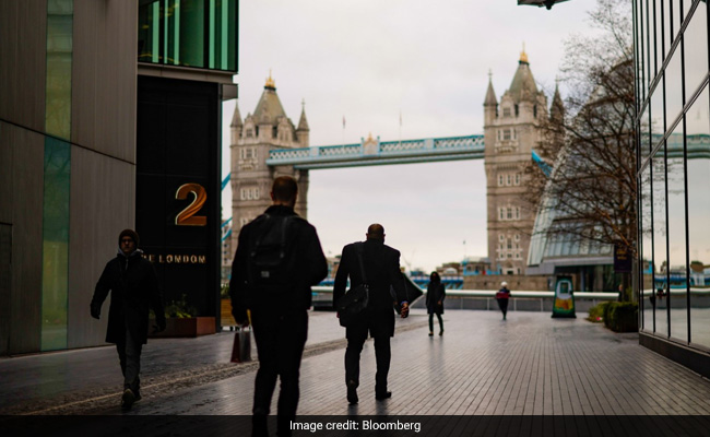 In UK, Firms To Start 4-Day Week Without Pay Cuts