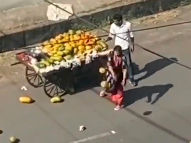 After Fruit Vendor's Cart Hits Her Car, Woman Starts Throwing Papayas