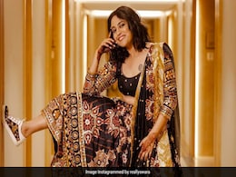 फैशन में हैं शादी स्नीकर्स, Swara Bhasker के इस लुक से जानें क्या है इनका लेटेस्ट ट्रेंड फैशन में हैं शादी स्नीकर्स, Swara Bhasker के इस लुक से जानें क्या है इनका लेटेस्ट ट्रेंड