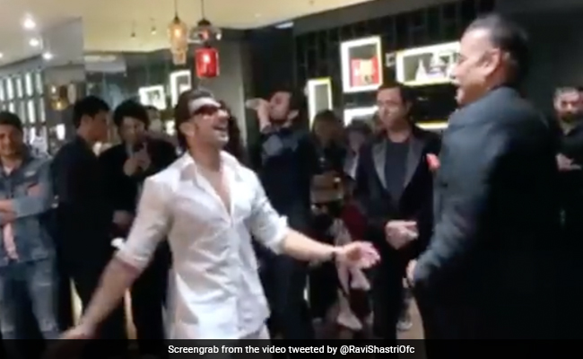 रणवीर सिंह के साथ मिलकर रवि शास्त्री ने मचाया धमाल, दोनों के डांस का वायरल हुआ Video