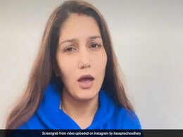 सपना चौधरी के रैप वीडियो ने जीता फैन्स का दिल, देखते रह जाएंगे हरियाणवी क्वीन का देसी स्वैग सपना चौधरी के रैप वीडियो ने जीता फैन्स का दिल, देखते रह जाएंगे हरियाणवी क्वीन का देसी स्वैग