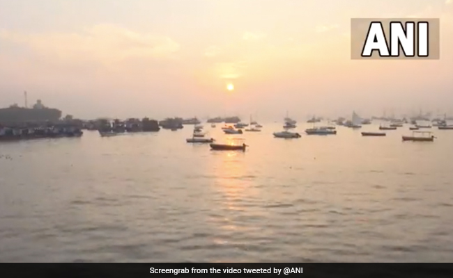 नए साल की नई सुबह : देखें पूर्व से पश्चिम तक साल 2022 का पहला सूर्योदय, अलग-अलग शहरों का अद्भुत नज़ारा