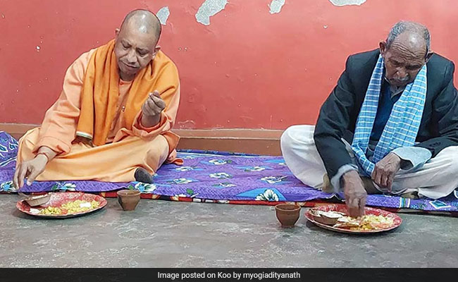 Yogi Adityanath Eats At Dalit House As Rebel Leaders Join Akhilesh Yadav