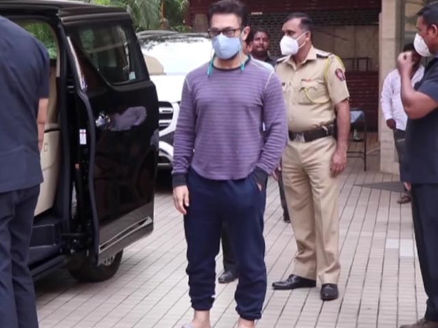 Spotted: Aamir Khan, Janhvi-Khushi Kapoor And Others