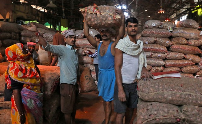 जून में घटी थोक महंगाई, लेकिन लगातार 15 महीनों से 10% के ऊपर चल रहा है आंकड़ा