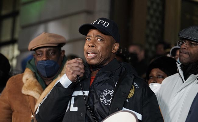 New York Shootings An Early Test For Former Cop-Turned-Mayor