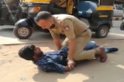 Watch: Mangaluru Cop Dodges Traffic In Dramatic Chase To Catch Mobile Thief Watch: Mangaluru Cop Dodges Traffic In Dramatic Chase To Catch Mobile Thief