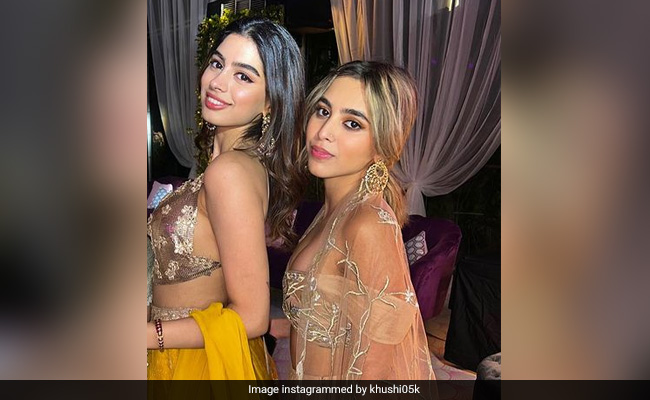 Khushi Kapoor Wishes Aaliyah Kashyap Through A Special Video Call - See Pics
